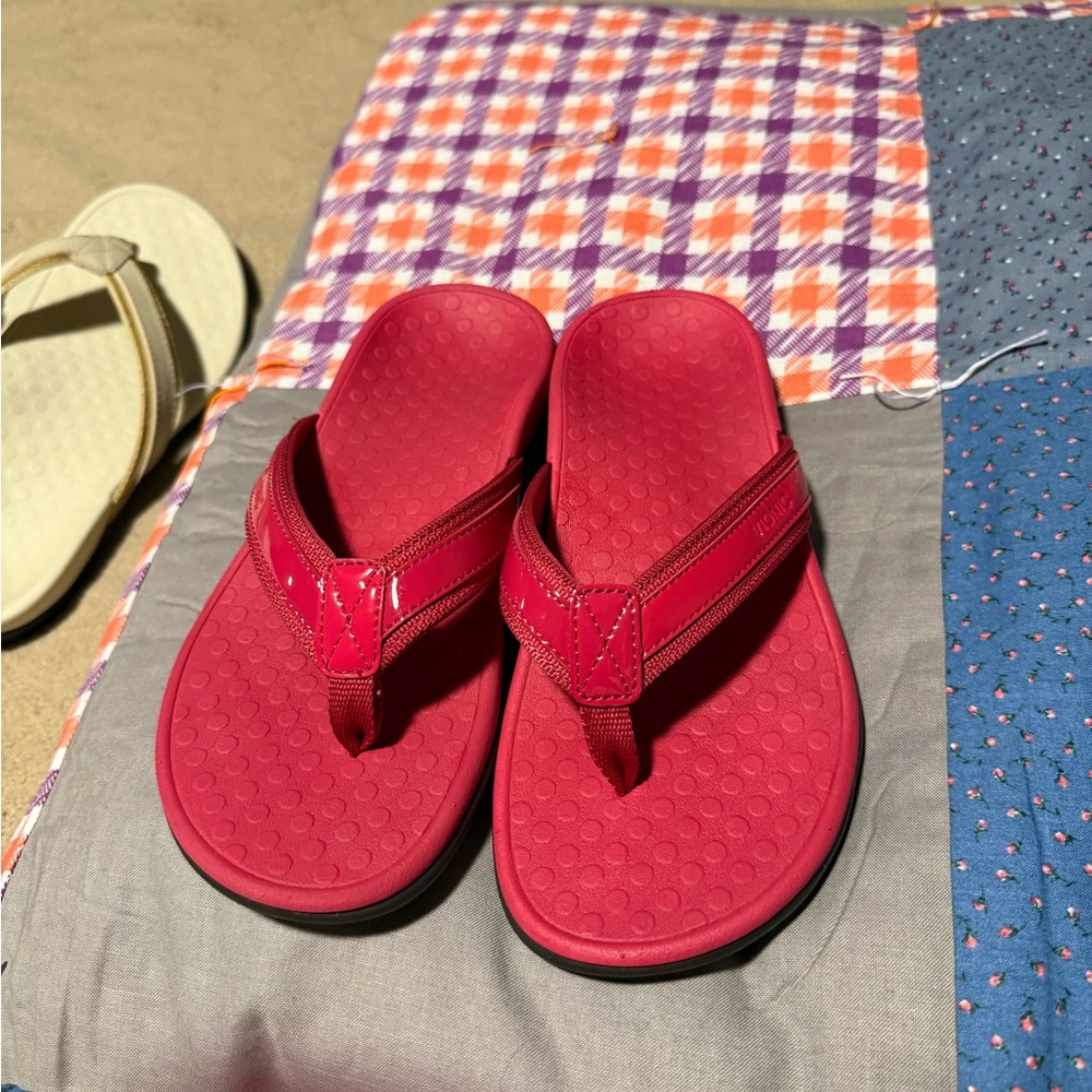 Vionic Red Women's Sandals